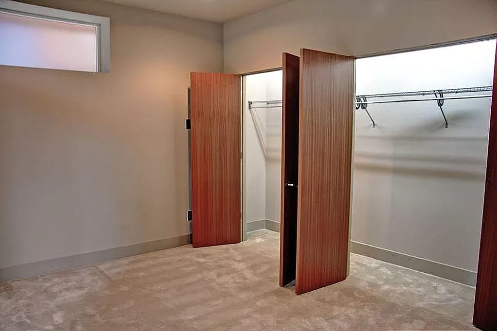 1 bed, 2750 sqft, $1,800 — Photo 2