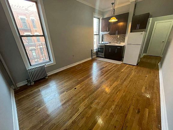 4th image of 166 W 129th St #41A
