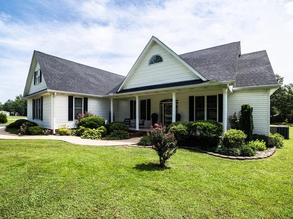 390 Carmen Dr, Paris, TN 38242