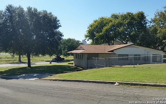 3rd image of 2803 Briarfield Dr