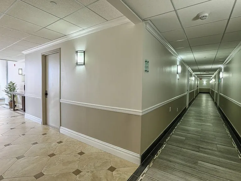 Executive House Apartments — Photo 15