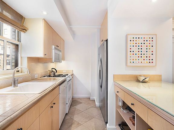 4th image of 71 E 77th St APT 9A