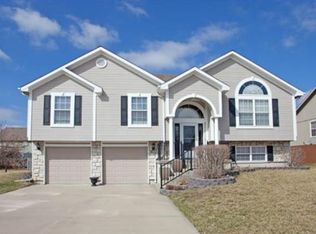 522 Cedar Falls Ct, Raymore, MO 64083
