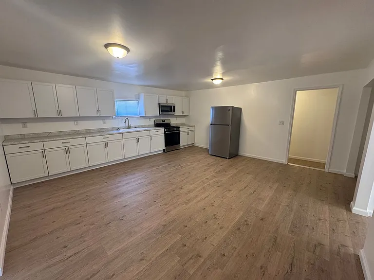 2230 Monroe St — Photo 5