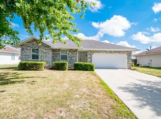 305 E Pintail Dr, Ozark, MO 65721