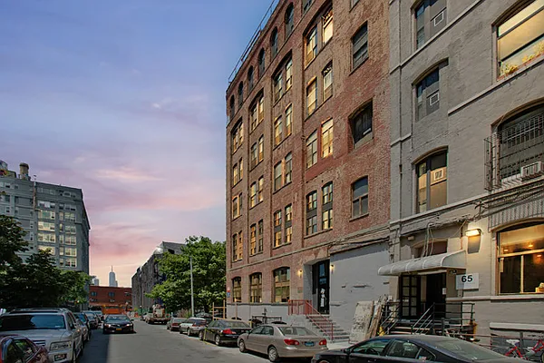 Rented by EXR | media 9