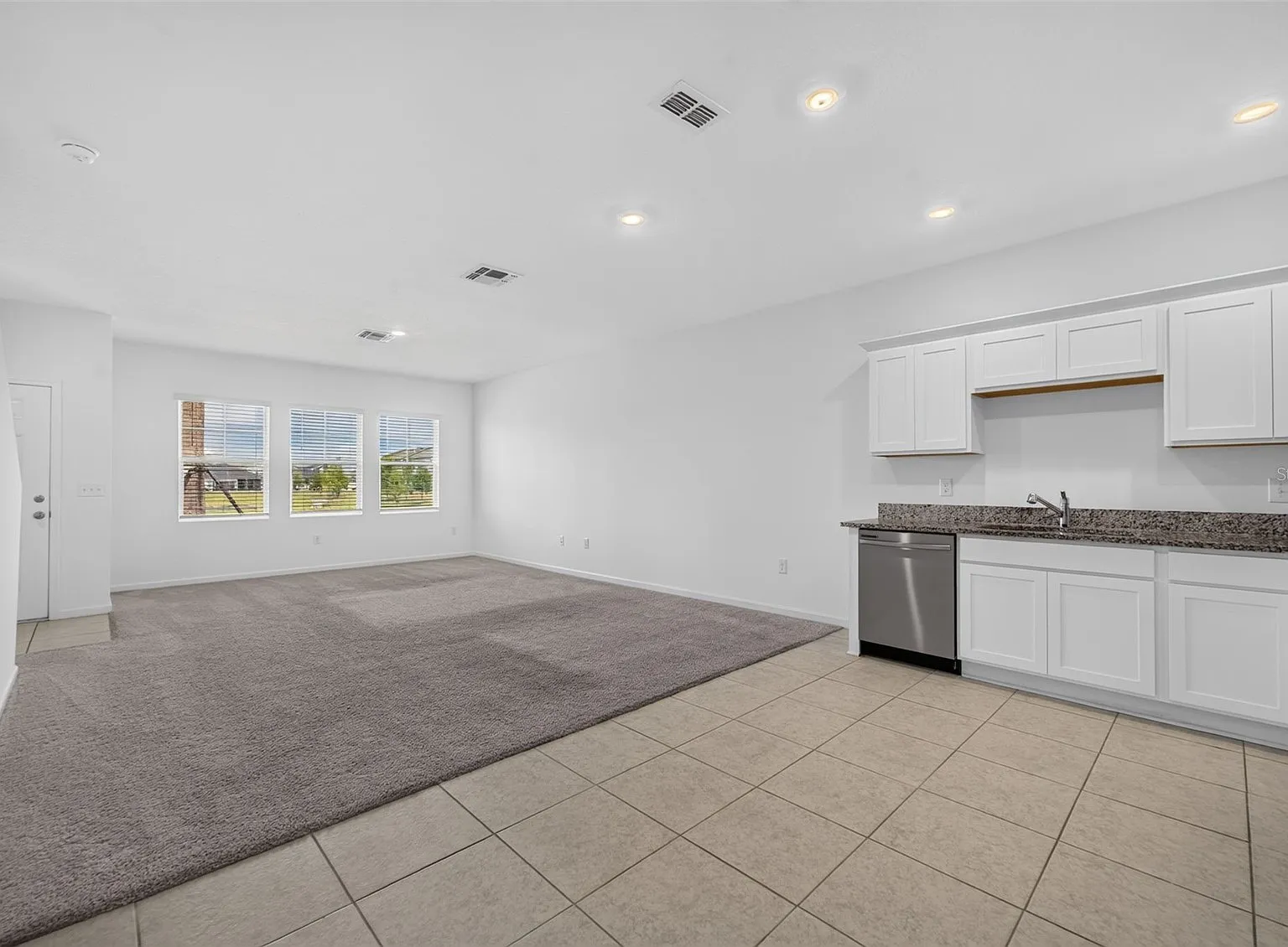 3 bed, 1594 sqft, $2,200 — Photo 4