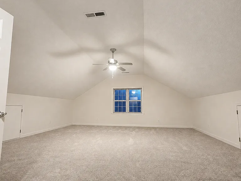 106 Pleasant Dr — Photo 3