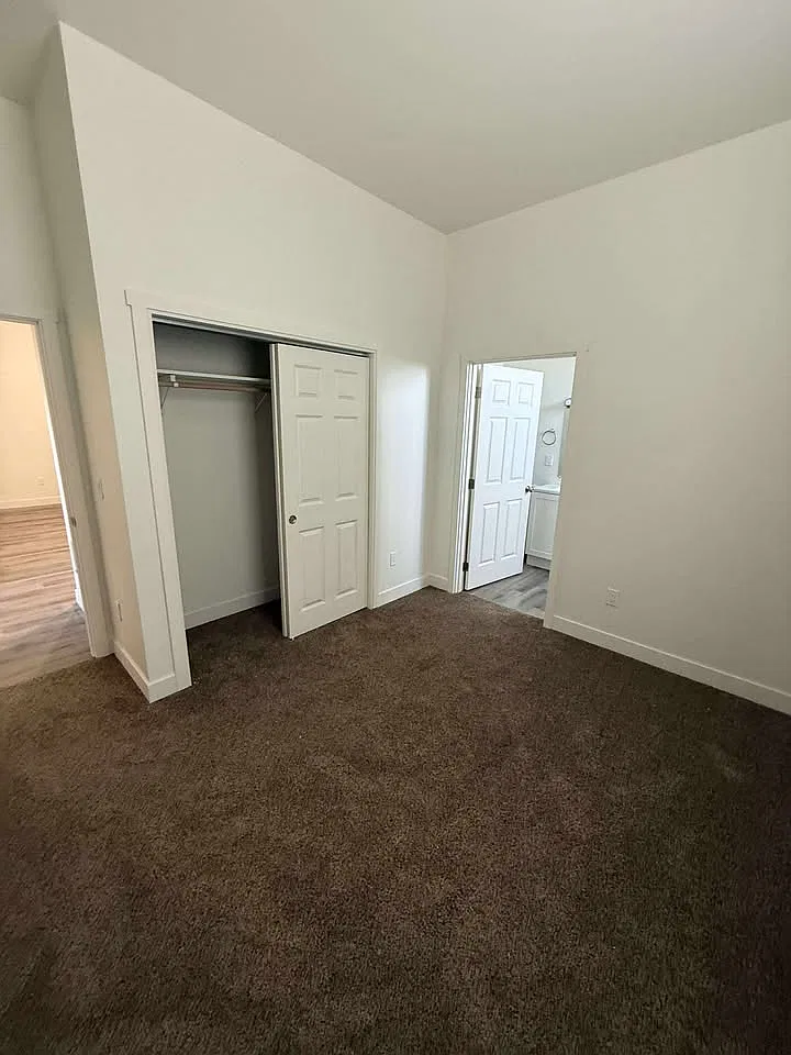3 bed, $1,585 — Photo 4