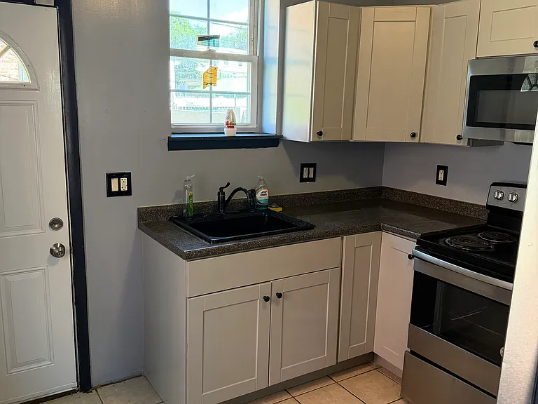 2905 N Market St — Photo 20