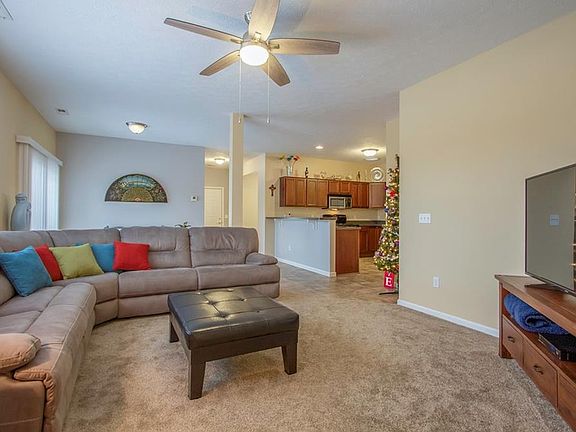 3rd image of 36117 Bridgeport Dr