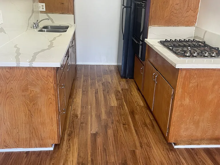 1049 N Hayworth Ave #12 — Photo 9