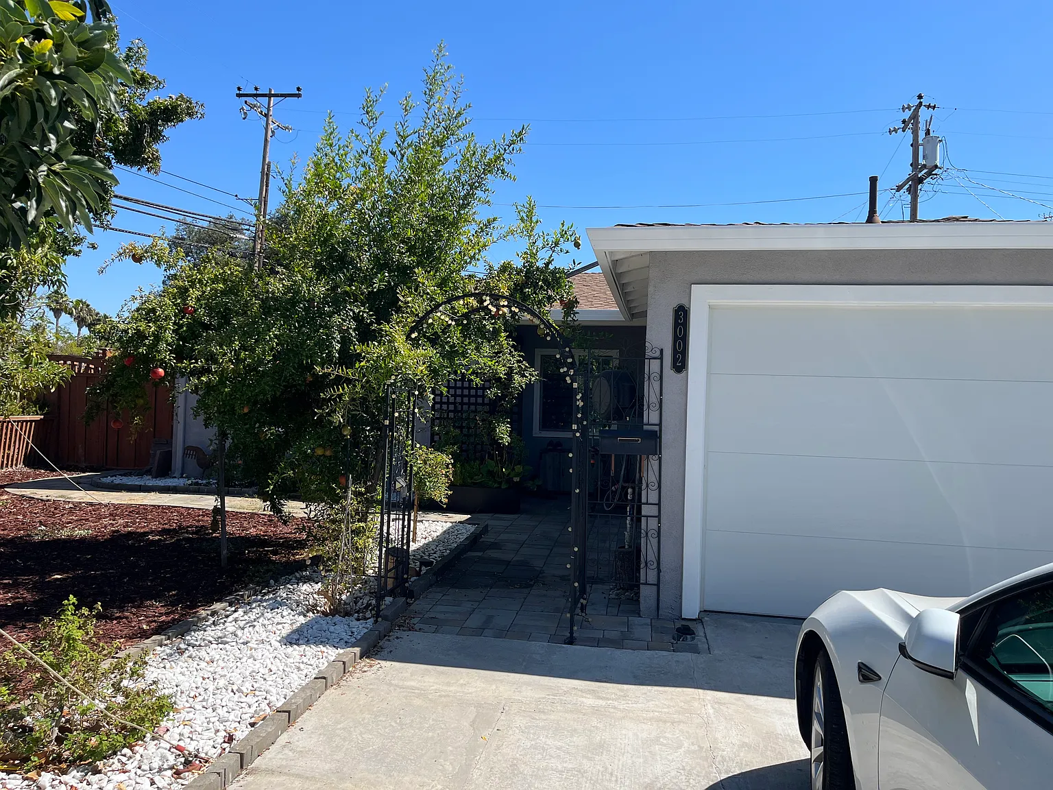 3 bed, 1.5 bath, 1140 sqft, $4,500 — Photo 1