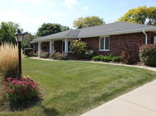 2405 Sheraton Rd, Brookfield, WI 53005