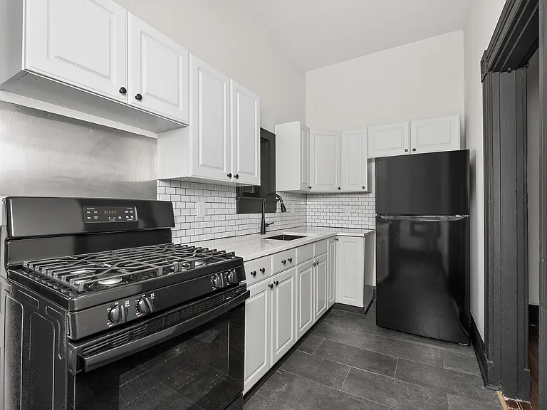 223 E 15th St #1 — Photo 6