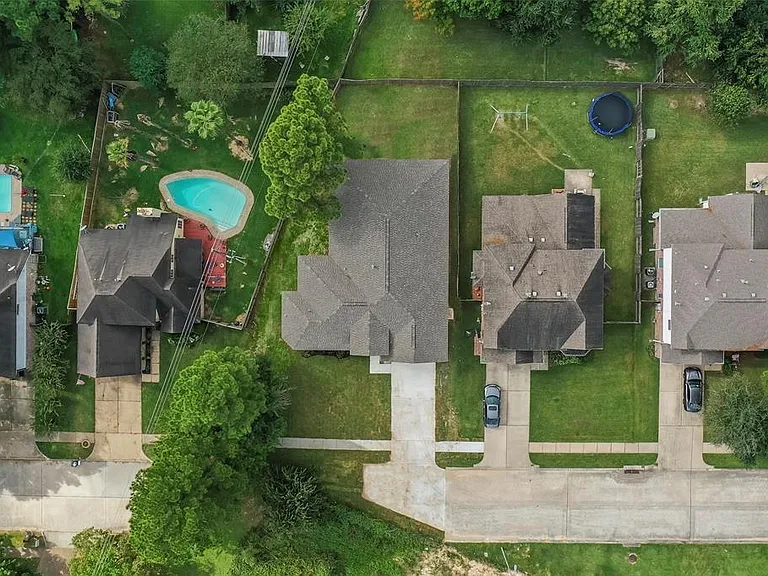 17403 Harmony Hill Dr — Photo 2