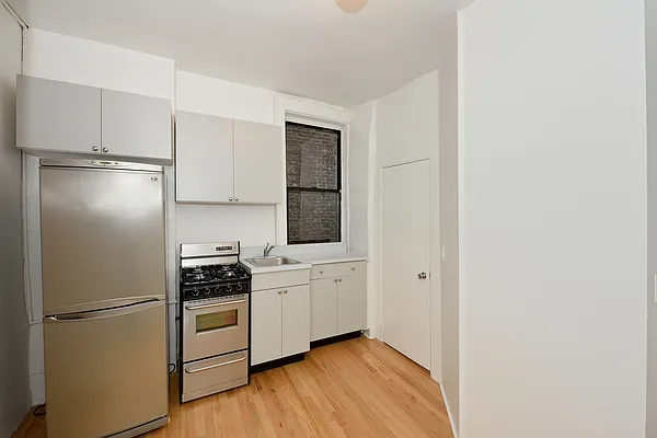 Rented by Aether Property Group | media 2