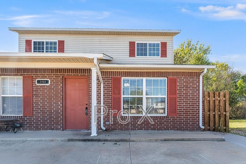 1st image of 3503 SW Victoria Pl APT 2