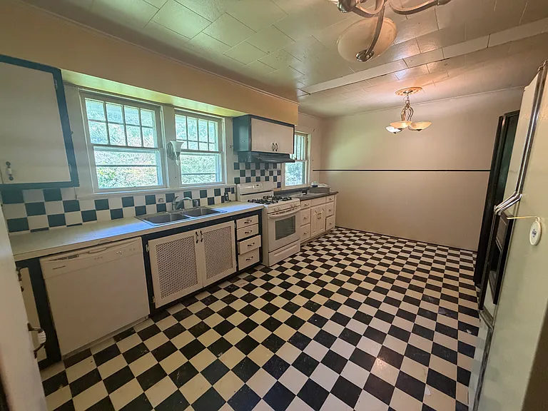 1408 W Jefferson Ave — Photo 4