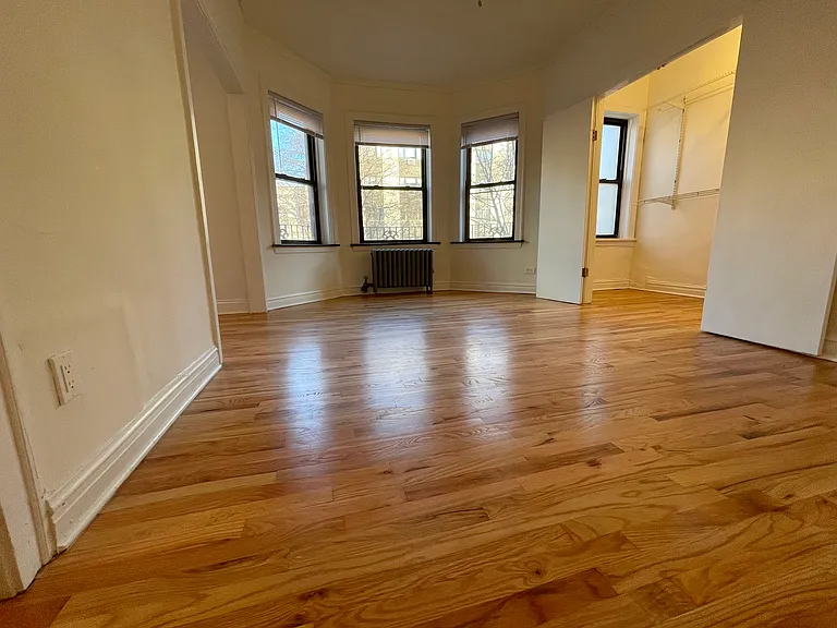 3812 N Pine Grove Ave — Photo 13