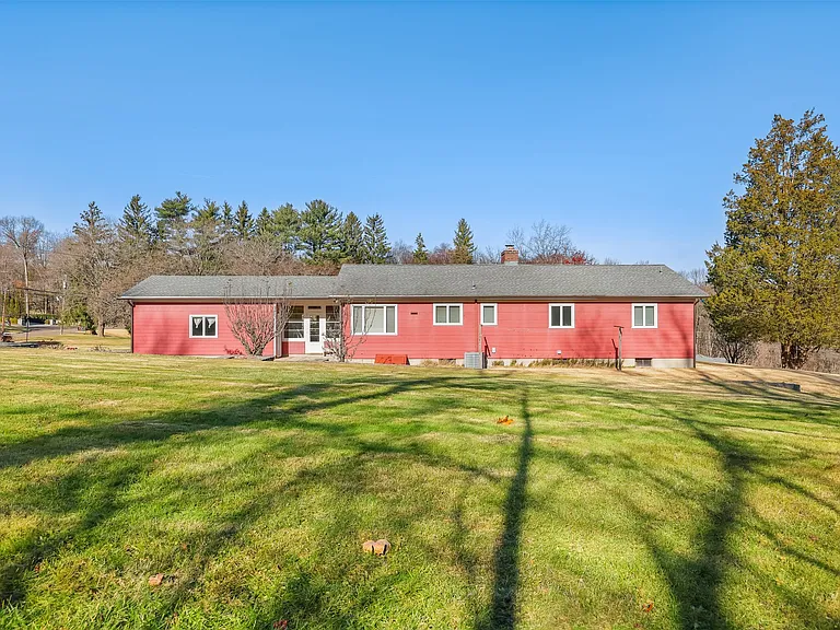 67 Barclay Dr — Photo 35
