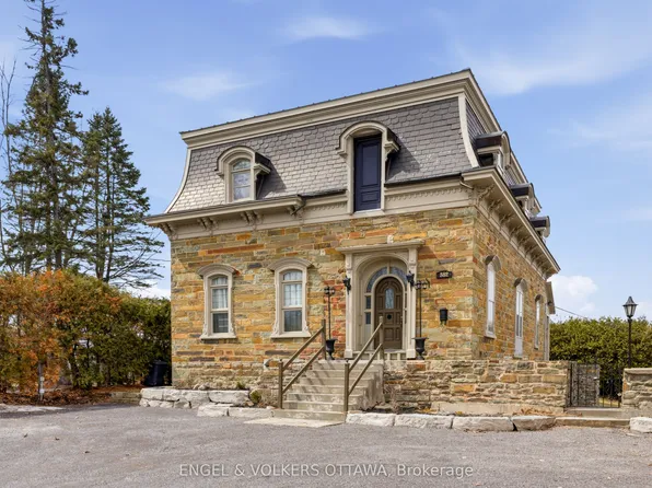 382 McGill St, Hawkesbury, ON K6A 1R2