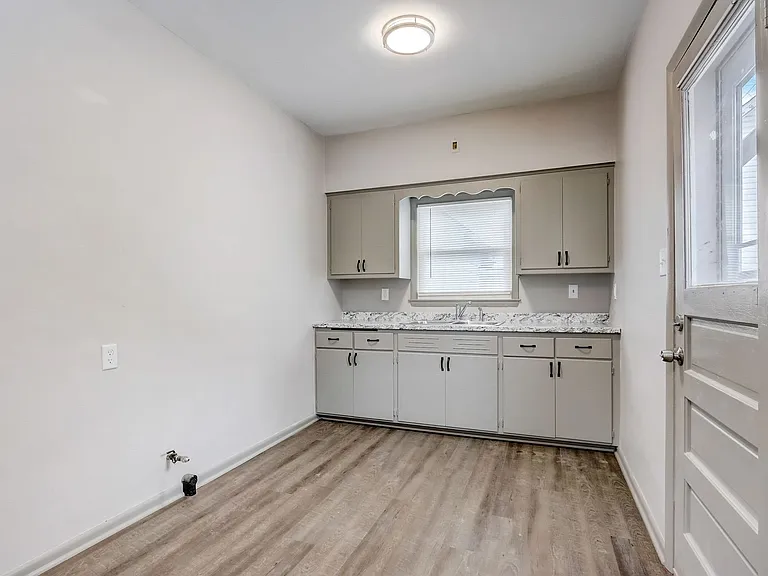 6805 6809 6811 6811a Lloyd Street 2013 #6815-W-2013A — Photo 4