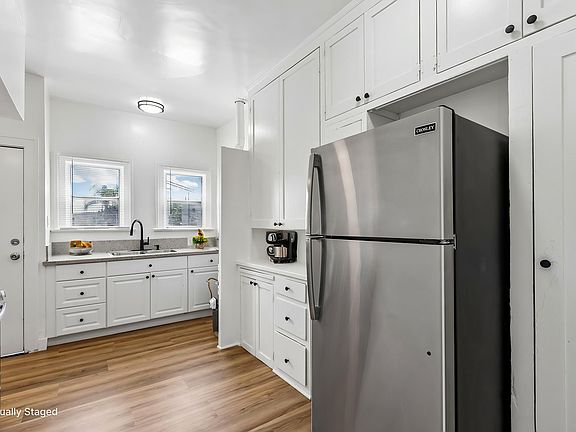 4th image of 2808 12th Ave #2808