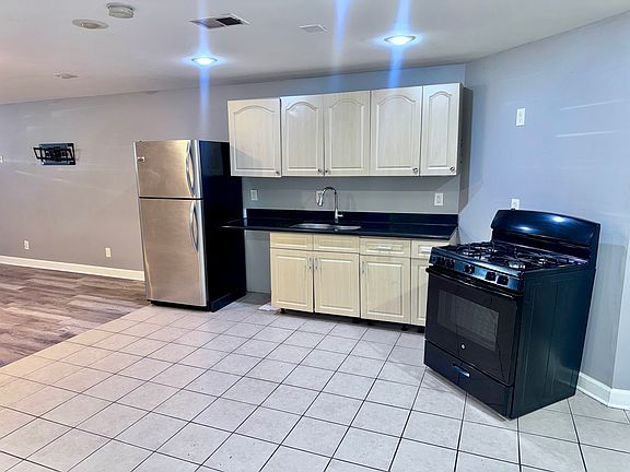 2nd image of 4947 S Calumet Ave #4N