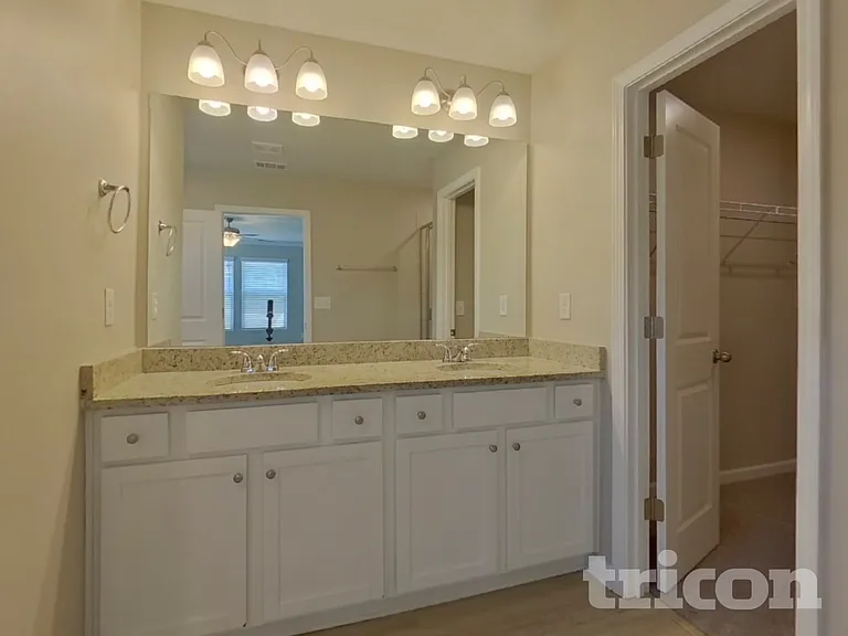 831 Bryson Lake Cir — Photo 7