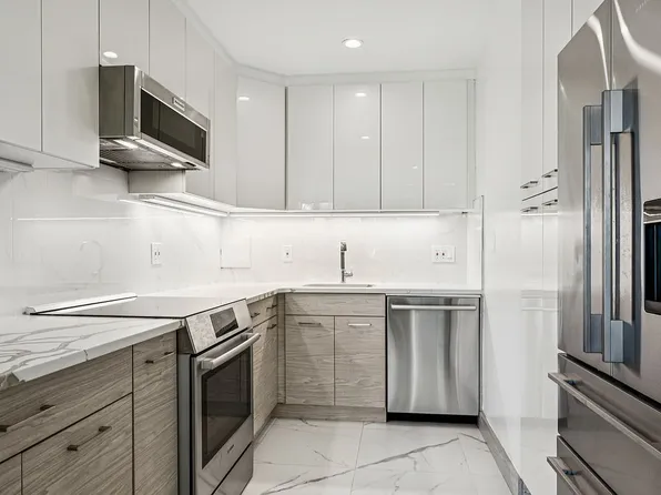 9-15 166th St #9C, Queens, NY 11357