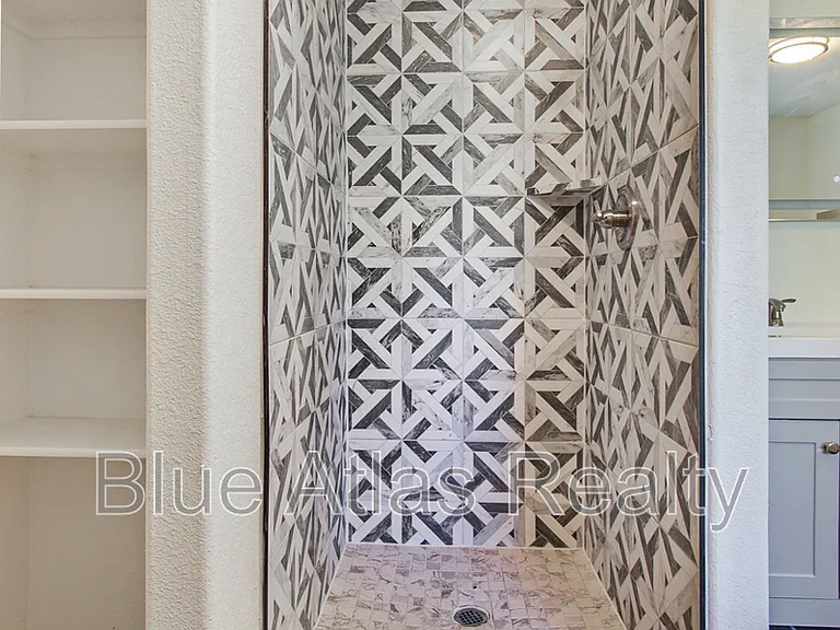 5717 Parkwood Trl — Photo 19