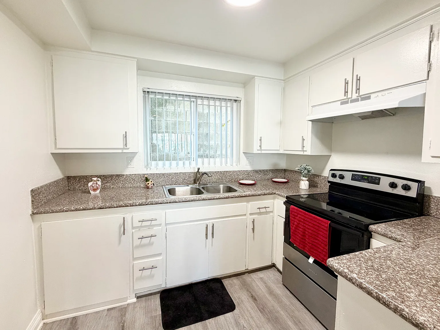 The Cliffs Apartments — Photo 2