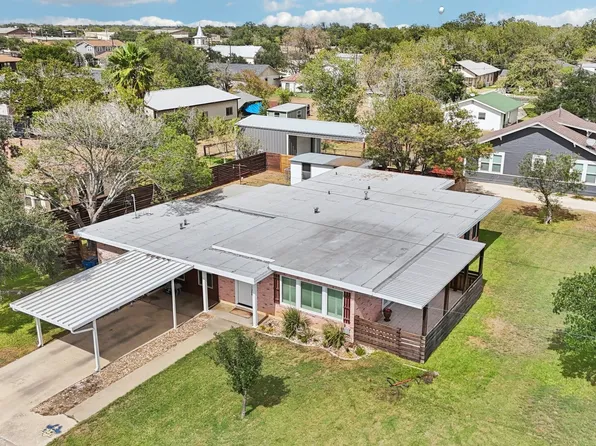 100 N Carroll, Poth, TX 78147