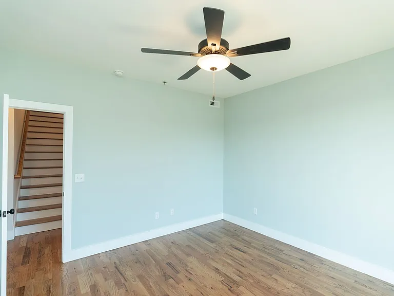 1039 Montague Pl — Photo 44