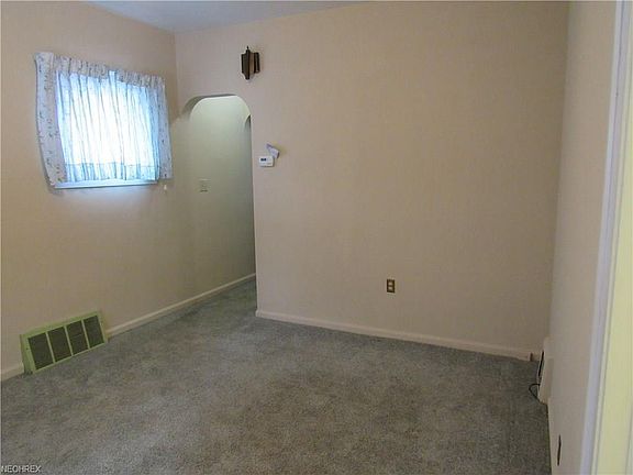 5th image of 118 Beverly Ct