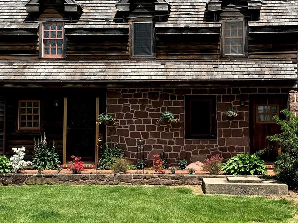 11 Hartz Store Rd, Mohnton, PA 19540