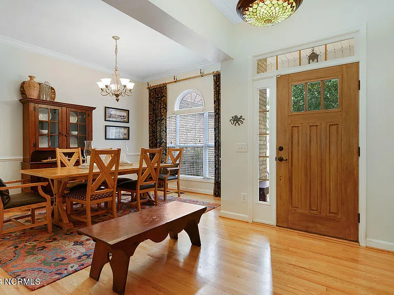 35 Bedford Cir — Photo 3