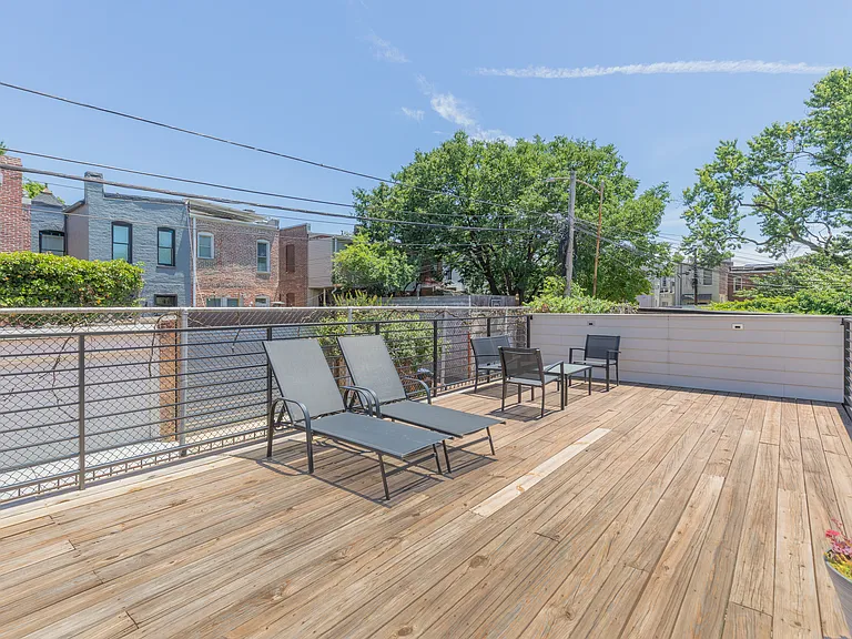 901 D St NE #1 — Photo 39