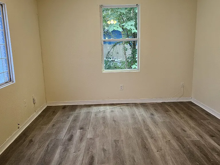 305 E Lake St — Photo 18