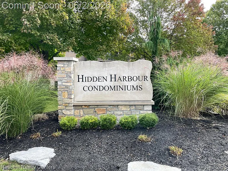 8719 Meadowbrook Dr — Photo 13