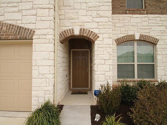 3rd image of 1018 Hyde Park Dr