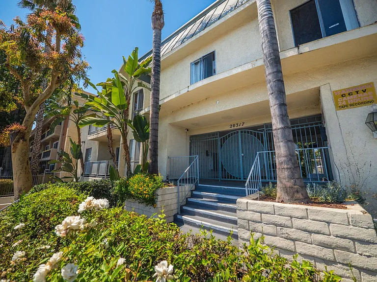 20317 Saticoy St — Photo 40