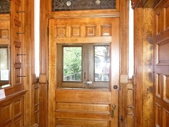 2nd image of 252 Hancock St #1L