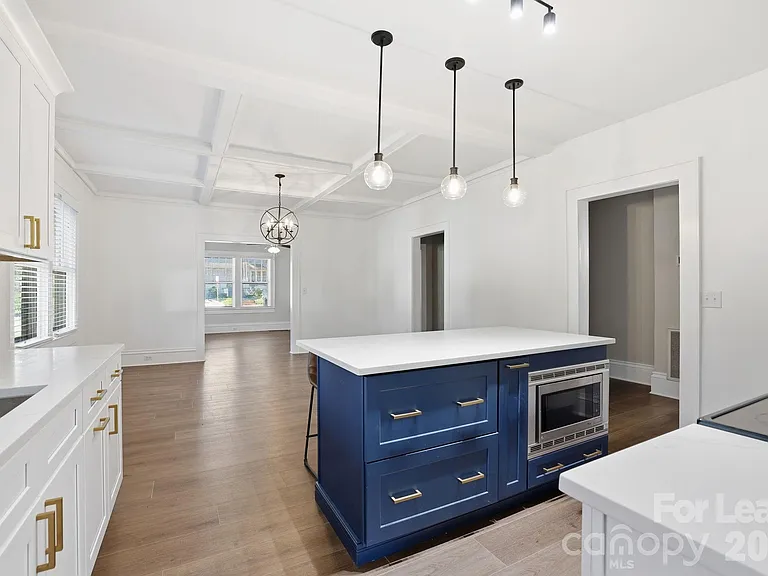 525 W 3rd Ave — Photo 9
