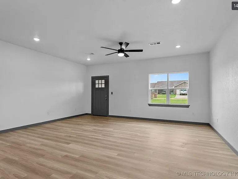 84 Michael Ave — Photo 22