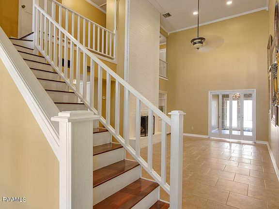 3rd image of 305 Halcott Dr APT 127