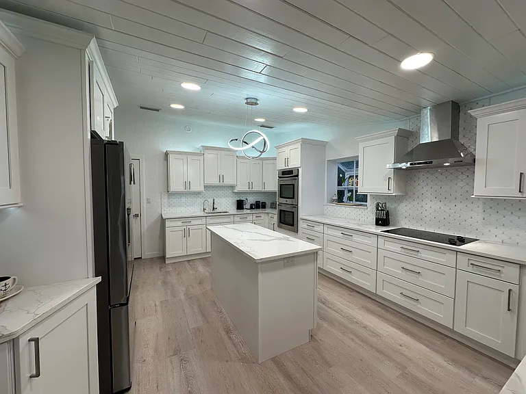2650 Philippe Pkwy — Photo 7