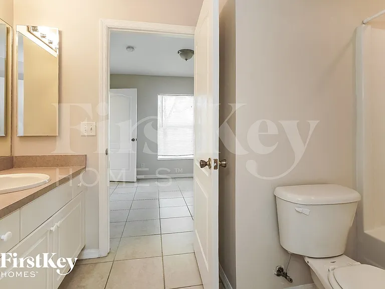 223 NE 30th Ter — Photo 14