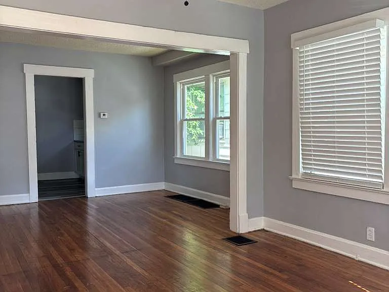 5708 Euclid Ave — Photo 3